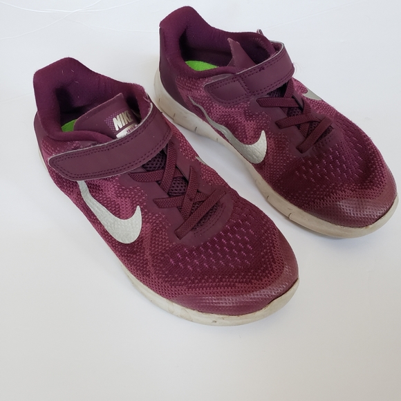 nike free run maroon